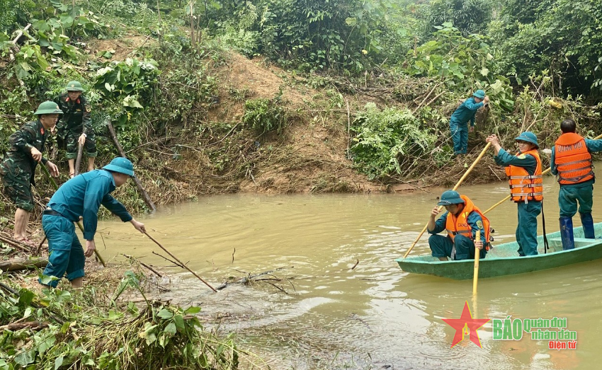 Nỗ lực tìm kiếm người mất tích và giúp dân khắc phục hậu quả lũ lụt